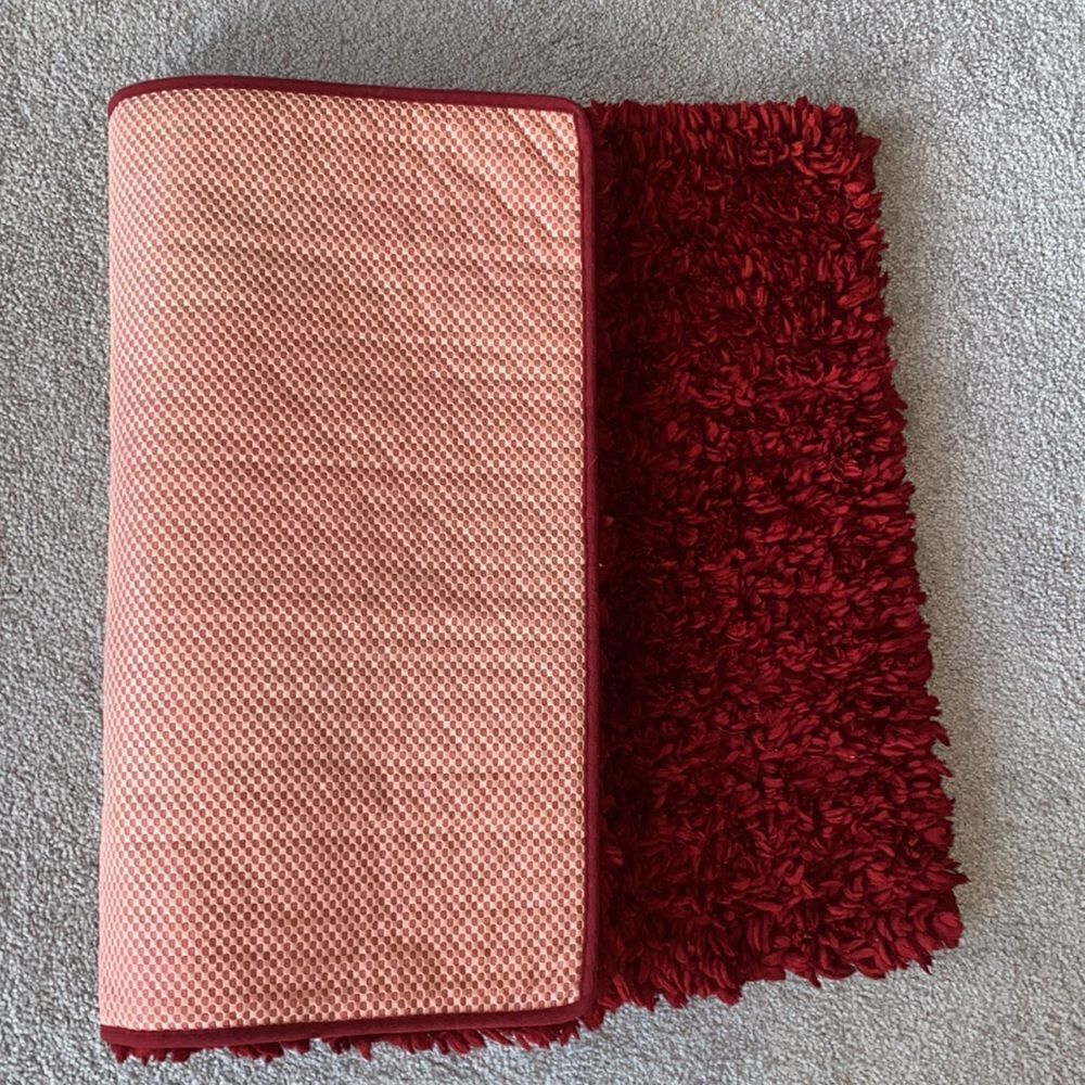 Red Tufted Bath Mat! - Picture 3 of 5